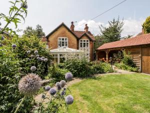 Photo de la galerie de l'établissement Oakapple Cottage, à Lyndhurst