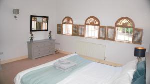 A bed or beds in a room at The Coach House 