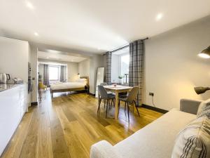Posezení v ubytování Oban Bay Apartments