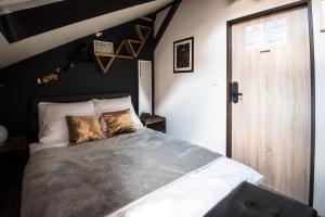 Postel nebo postele na pokoji v ubytování Brix Hostel + 37 fotografií