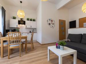 Kuchyňa alebo kuchynka v ubytovaní VacationClub - Olymp Apartment 502A