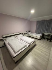 Postel nebo postele na pokoji v ubytování Guest House MAX