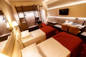 TV a/nebo společenská místnost v ubytování Best Western Plus Lido Hotel