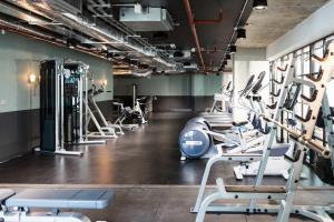 Fitnesscenter och/eller fitnessfaciliteter på Studios, Apartments and Private Bedrooms with Shared Kitchen at Chapter Kings Cross in London