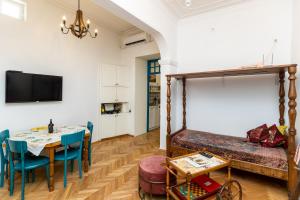 a living room with a bed and a table and chairs at ❁ Casa Frida ❁ Exceptional Stay In Old Town! ❁ in Tbilisi City