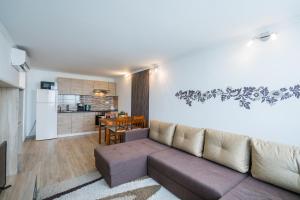 Kuchyňa alebo kuchynka v ubytovaní Cadet 505 - Panorámás Balaton-parti Apartman