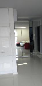 a room with a glass partition with a bed in it at Apartamenty Centrum Rynek Mała Dwójka in Kielce