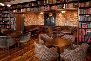 Uma área de estar em The Address Cork (formerly Ambassador Hotel & Health Club)