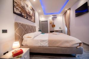 Posteľ alebo postele v izbe v ubytovaní LA DOLCE VITA ROOMS