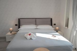 Posteľ alebo postele v izbe v ubytovaní LA DOLCE VITA ROOMS