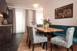 A kitchen or kitchenette at Living Central