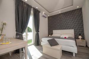 Posteľ alebo postele v izbe v ubytovaní LA DOLCE VITA ROOMS