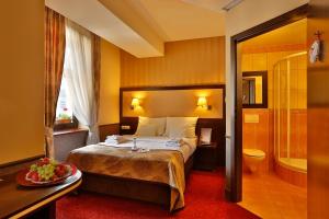 Posteľ alebo postele v izbe v ubytovaní Hotel Wielopole