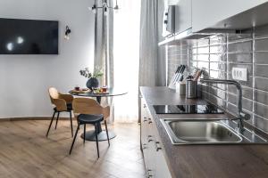 Kuchyň nebo kuchyňský kout v ubytování Dolac apartments