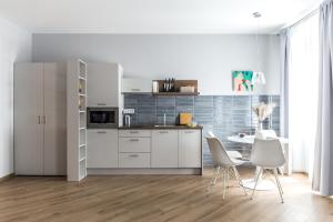 Kuchyň nebo kuchyňský kout v ubytování Dolac apartments
