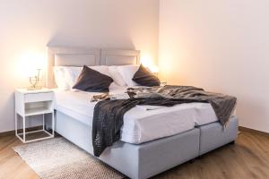 Postel nebo postele na pokoji v ubytování Dolac apartments