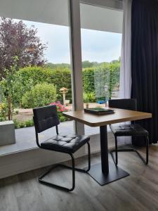 a desk and chair in a room with a window at Tip Top Studio Vlissingen in Vlissingen