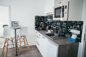 Kuchyňa alebo kuchynka v ubytovaní CK-Apartment