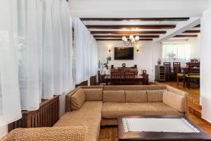 a living room with a couch and a table at Pensiunea Muntele Rece in Bran