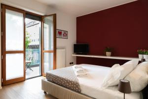 Televízia a/alebo spoločenská miestnosť v ubytovaní Navigli Stylish Home