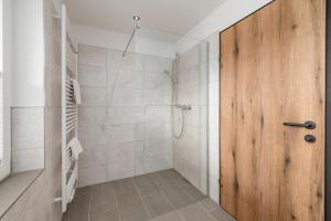 A bathroom at Landgasthof Bierfriedl