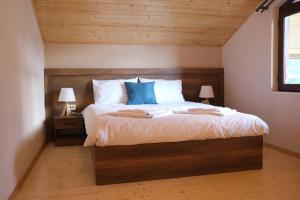 A bed or beds in a room at Hotel Axien Kazbegi