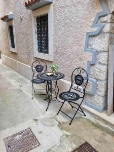 Patio nebo venkovní prostory v ubytování Apartman Ivano Cres