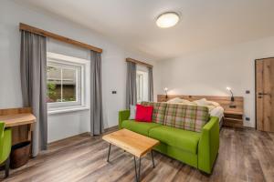 Giường trong phòng chung tại Landgasthof Bierfriedl +69 ảnh