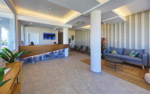 Lobby o reception area sa Agua Hotels Vila Branca