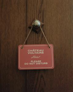 a sign hanging on a wooden door with a sign that says clinical furniture max please at Château Voltaire in Paris