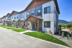 a row of houses on a street at Modern Mtn View Townhome Less Than 5 Mi to Skiing! in Eden