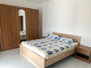Apartments Palit Rab tesisinde bir odada yatak veya yataklar