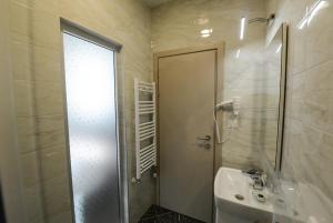 Vonios kambarys apgyvendinimo įstaigoje Hotel Cara 28