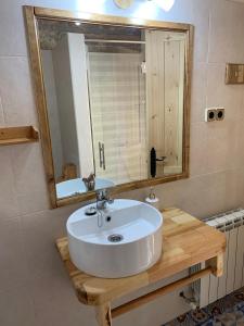 Koupelna v ubytování CASA DE VACACIONES EL NARANJO + 23 fotografií