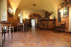 a room with chairs and tables and a bar at Zelenohorská pošta in Nepomuk