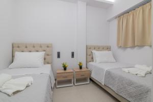 Postel nebo postele na pokoji v ubytování Ervin's Zante Suite by "elite"