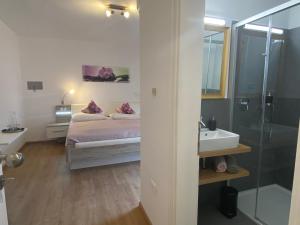 Ένα μπάνιο στο Hotel Garni Vinea Montis