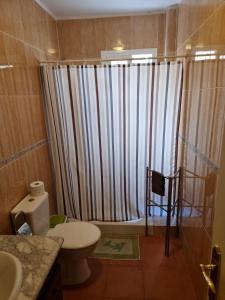 Koupelna v ubytování Casa Baja naturista con patio en primera linea!