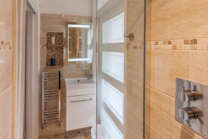 Ένα μπάνιο στο 10 Grove St - Bath Holiday Suites +62 φωτογραφίες