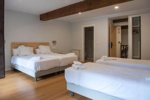 Giường trong phòng chung tại Hotel Puerto de Llanes