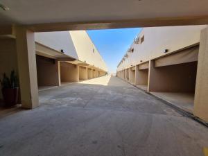 an empty parking lot in an empty building at PENSEENTRE MOTEL in Rio Claro