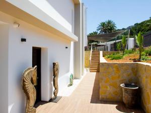 Vonkajšia záhrada v ubytovaní Villa El Refugio by Interhome