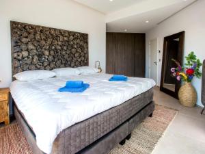 Posteľ alebo postele v izbe v ubytovaní Villa El Refugio by Interhome