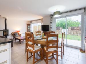 a kitchen and dining room with a table and chairs at Holiday Home Les Jardins du Levant by Interhome in Quiberon