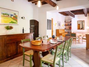 Nápoje v ubytovaní Holiday Home Pergola by Interhome