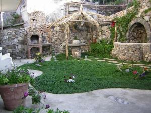 Κήπος έξω από το Holiday Home La dea della stella polare by Interhome