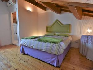 A bed or beds in a room at Apartment Loft Este by Interhome