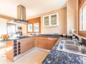 Kuchyň nebo kuchyňský kout v ubytování Holiday Home Residencial Park by Interhome