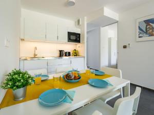 Kuchyňa alebo kuchynka v ubytovaní Apartment Siófok by Interhome + 18 fotografií