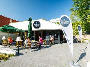 Reštaurácia alebo iné gastronomické zariadenie v ubytovaní Apartment Siófok by Interhome